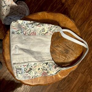 Sakroots hobo bag cream with flowers and butterflies